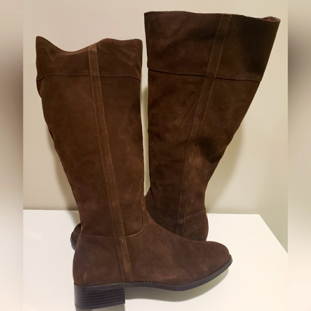 Dark brown suede knee high boots 12W with low heel